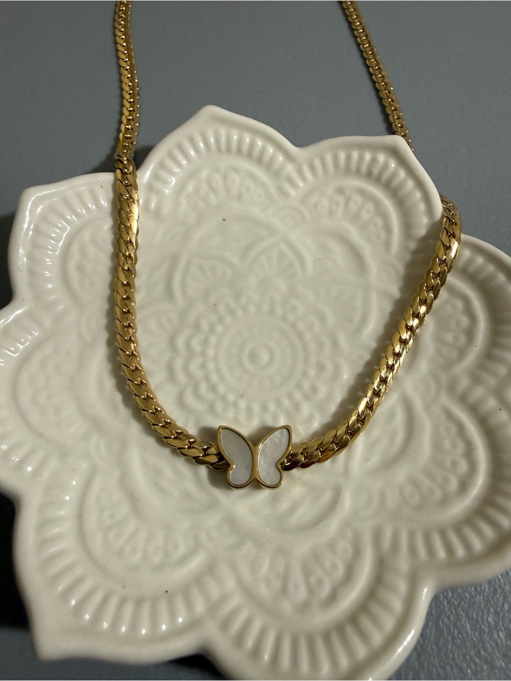 Dainty Mother of Pearl Butterfly Pendant Gold Plated Cuban Chain Necklace Boho - Picture 7 of 9